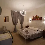 Lichiantidde Home&breakfast Alojamento de Acomodação e Pequeno-almoço 4*
