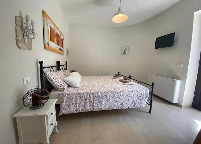 Lichiantidde Home&breakfast Alojamento de Acomodação e Pequeno-almoço 4*